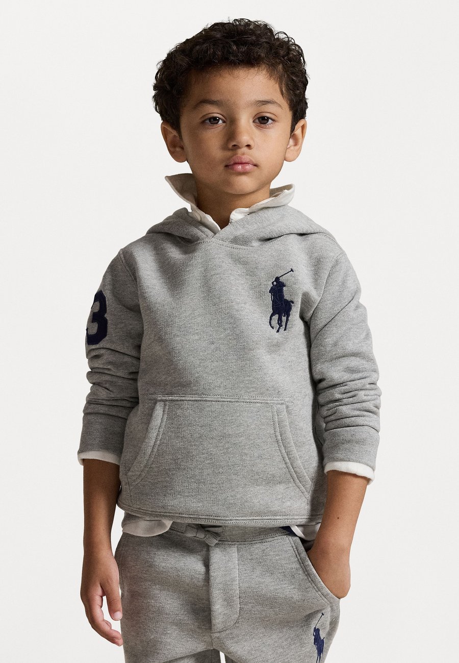 Худи Polo Ralph Lauren BIG PONY FLEECE HOODIE UNISEX, Andover Heather/Grey
Худи Polo Ralph Lauren BIG PONY FLEECE HOODIE UNISEX, Andover Heather/Grey