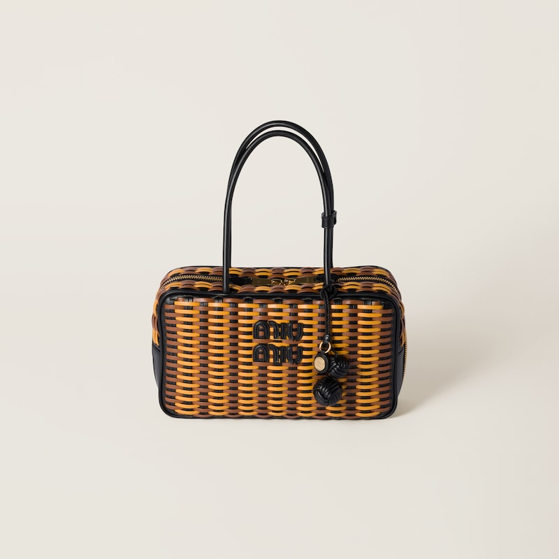 Красивая кожаная сумка. Miu Miu, мультиколор
Красивая кожаная сумка. Miu Miu, мультиколор