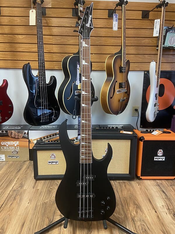 Басс гитара Ibanez RGB300 Bass 2020 - Black Flat
Басс гитара Ibanez RGB300 Bass 2020 - Black Flat