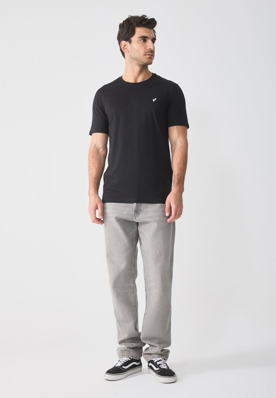 Футболка Pier One 3 PACK, True Black/Black, Черный, Футболка Pier One 3 PACK, True Black/Black
Футболка Pier One 3 PACK, True Black/Black, Черный, Футболка Pier One 3 PACK, True Black/Black