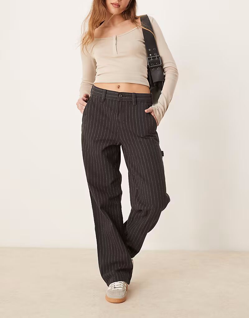 Плотницкие брюки Dickies в черную полоску
Плотницкие брюки Dickies в черную полоску