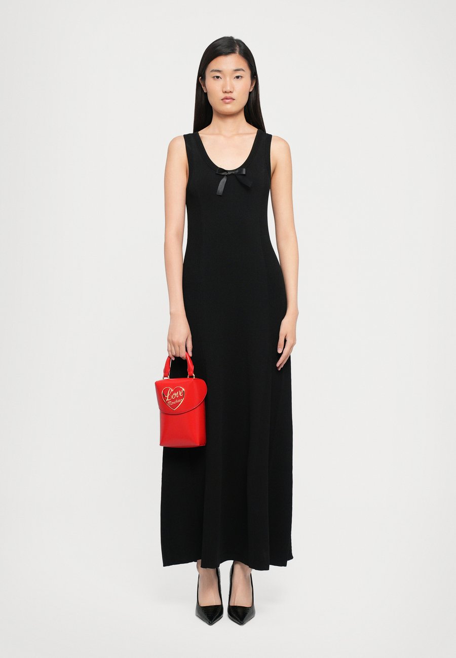 Сумка Love Moschino LOVE HEART, Red
Сумка Love Moschino LOVE HEART, Red