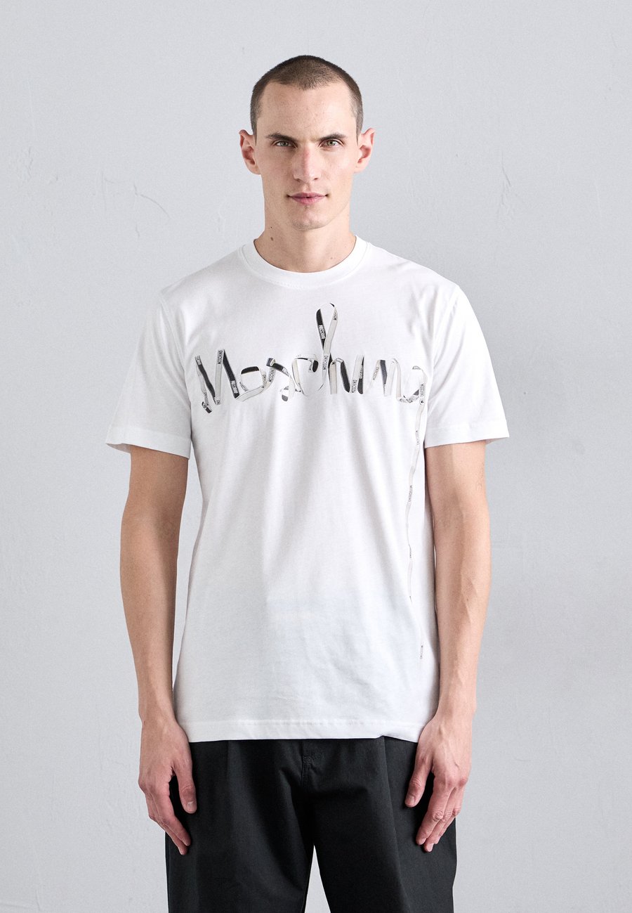 Футболка MOSCHINO TAPE, White
Футболка MOSCHINO TAPE, White