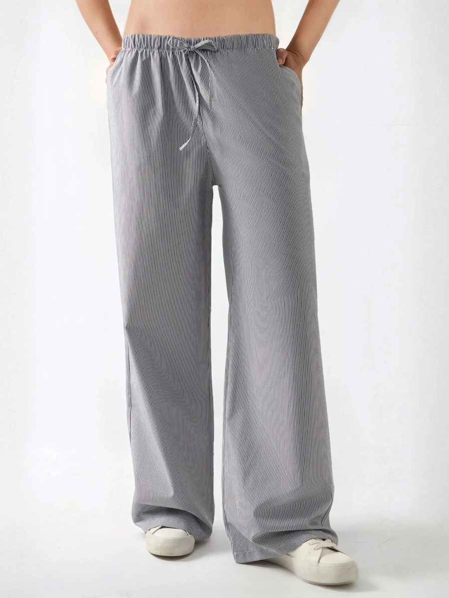 Широкие брюки Hiccup, темно-синий
Широкие брюки Hiccup, темно-синий