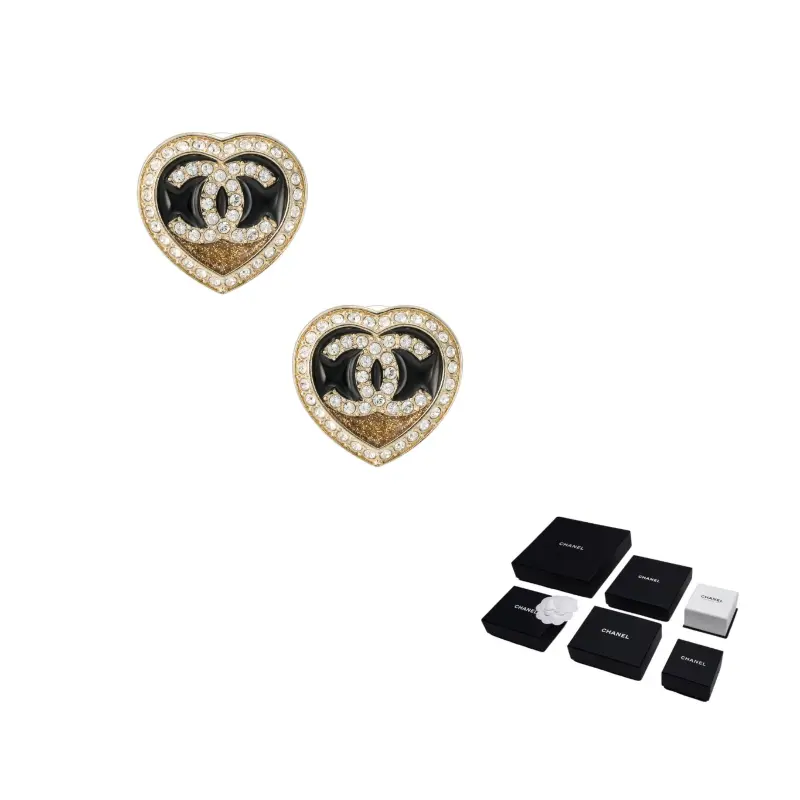 Серьги-гвоздики CHANEL
Серьги-гвоздики CHANEL