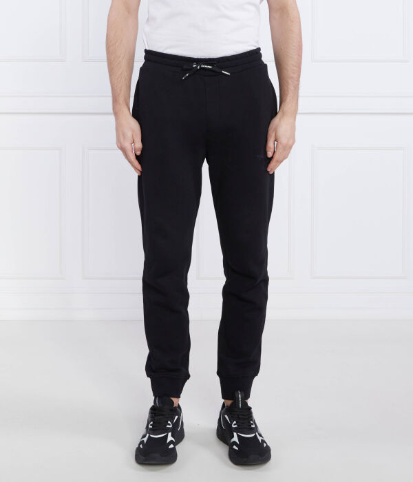Спортивные брюки мужские Armani Exchange на кулиске, черный
Спортивные брюки мужские Armani Exchange на кулиске, черный