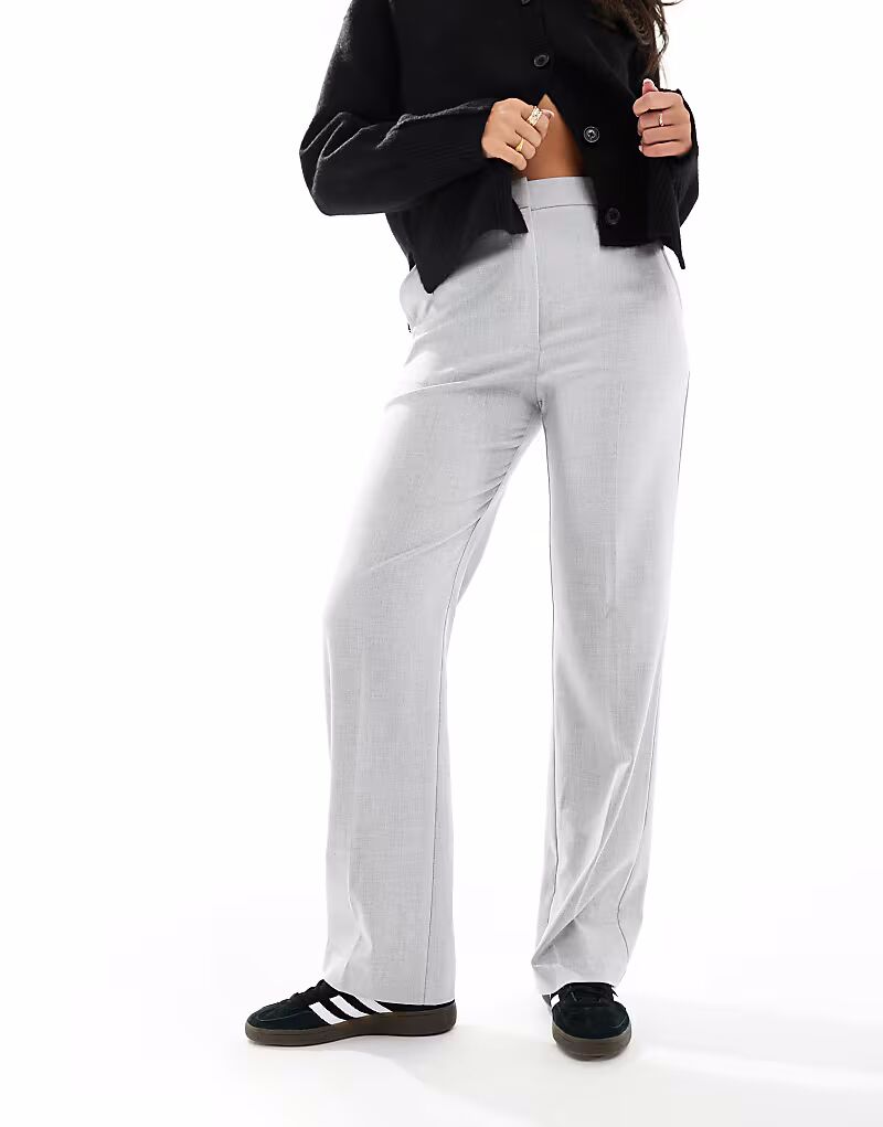 Узкие прямые брюки светло-серого цвета Asos Design
Узкие прямые брюки светло-серого цвета Asos Design