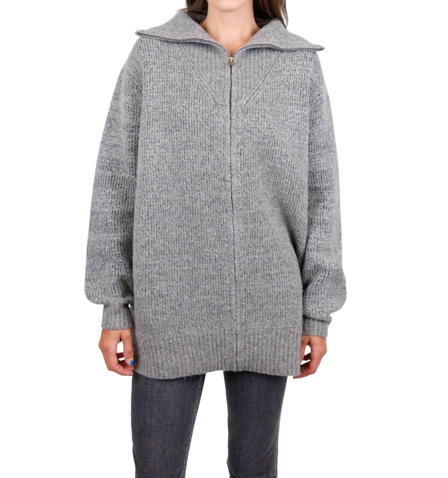 Вязаный свитер Alma темно-серого цвета IRO
Вязаный свитер Alma темно-серого цвета IRO