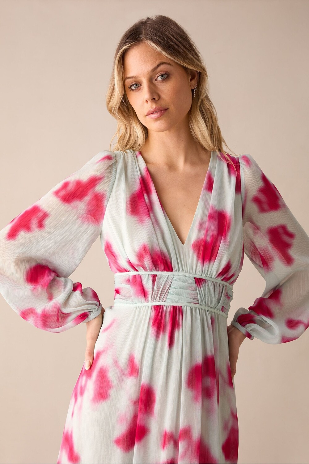 Платье Petite Stephanie с размытым цветочным принтом мидакси Ro&Zo, белый
Платье Petite Stephanie с размытым цветочным принтом мидакси Ro&Zo, белый