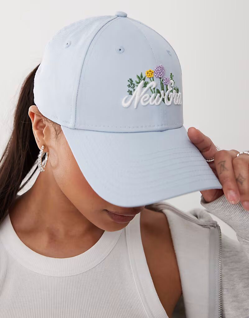 Кепка 9forty с логотипом New Era script и вышитым бисером цветочным узором светло-голубого цвета
Кепка 9forty с логотипом New Era script и вышитым бисером цветочным узором светло-голубого цвета