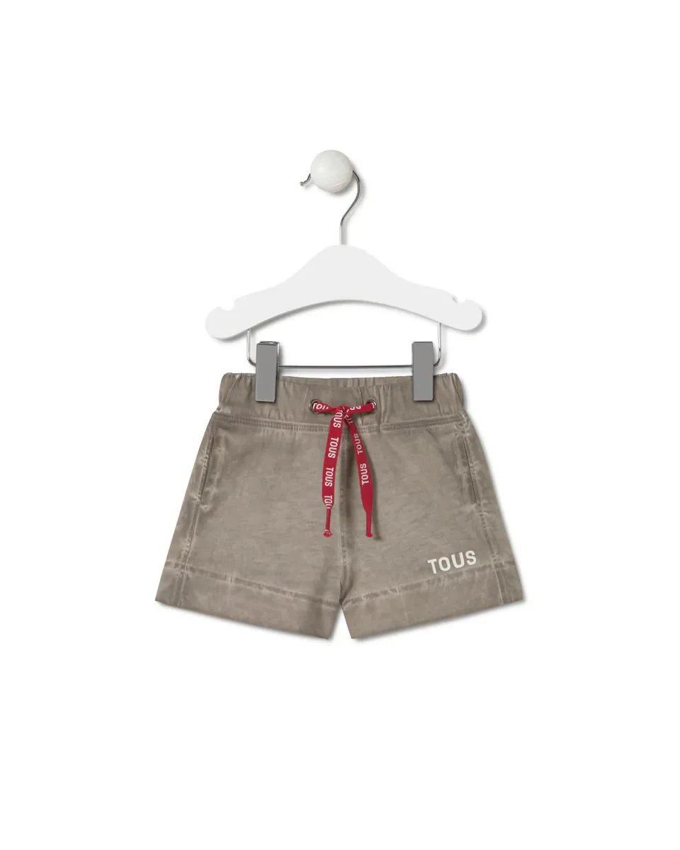 Шорты-бермуды для мальчика из окрашенного хлопка с логотипом сбоку внизу Tous, бежевый
Шорты-бермуды для мальчика из окрашенного хлопка с логотипом сбоку внизу Tous, бежевый
