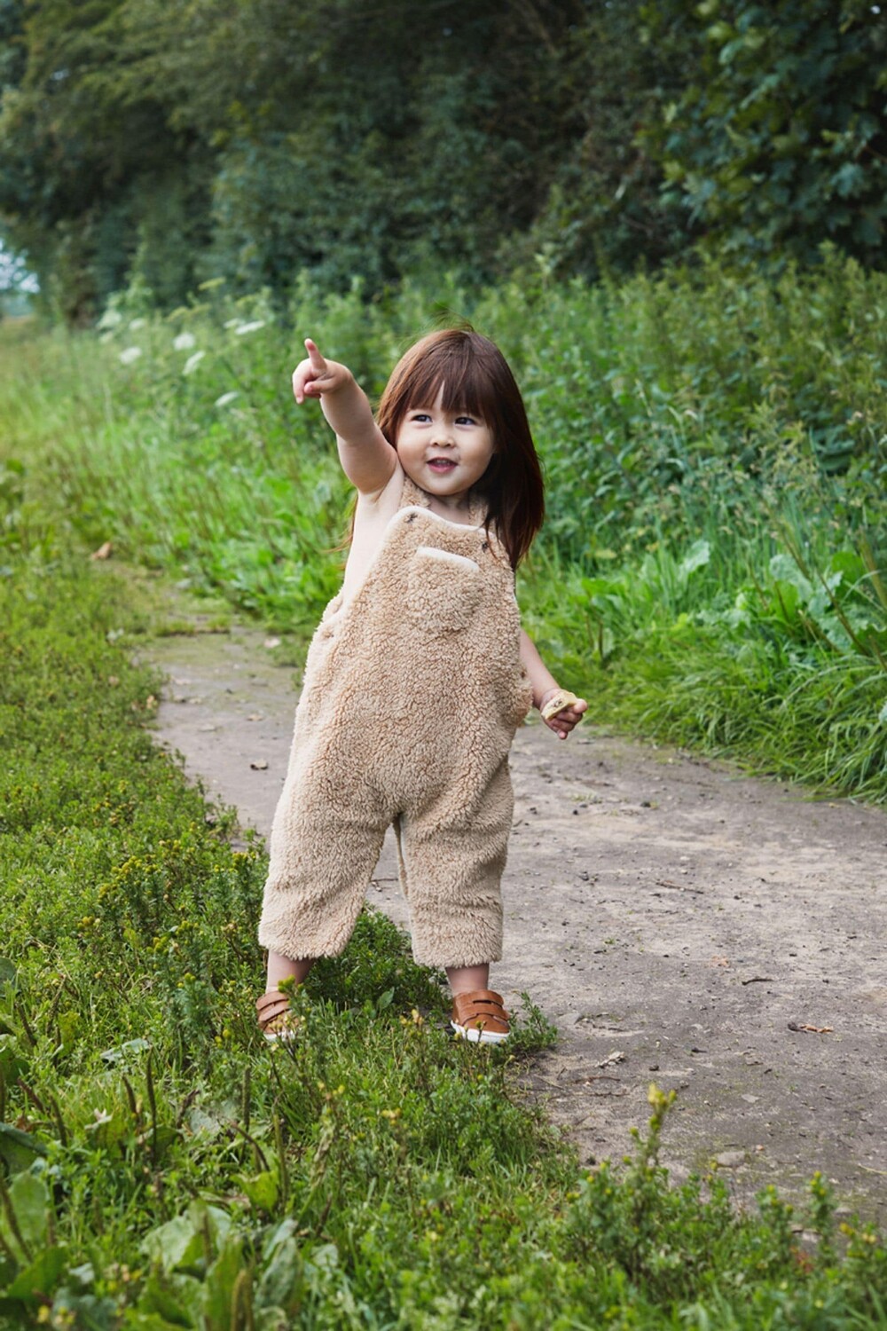 Мягкий детский комбинезон из флиса с дубленкой нейтрального цвета The Little Tailor, бежевый
Мягкий детский комбинезон из флиса с дубленкой нейтрального цвета The Little Tailor, бежевый