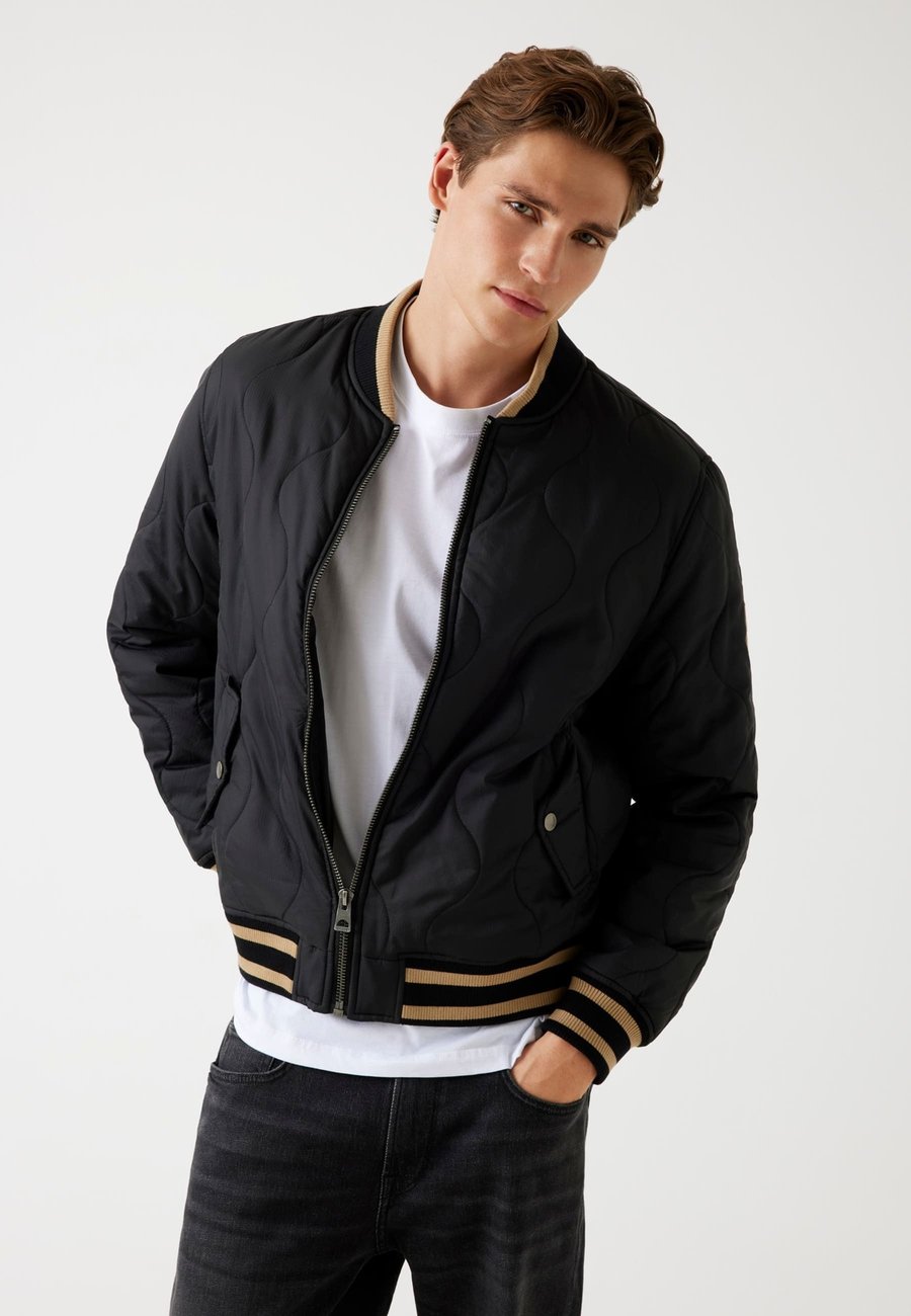 Куртка Guess RIPSTOP, Schwarz/Black
Куртка Guess RIPSTOP, Schwarz/Black