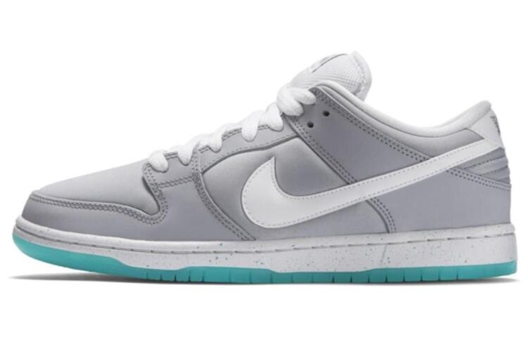 Кроссовки Nike SB Dunk Low Marty McFly
Кроссовки Nike SB Dunk Low Marty McFly