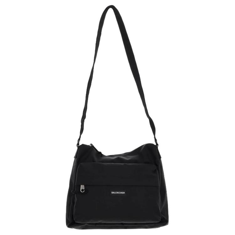 Balenciaga Исследовательская сумка-хобо через плечо
Balenciaga Исследовательская сумка-хобо через плечо