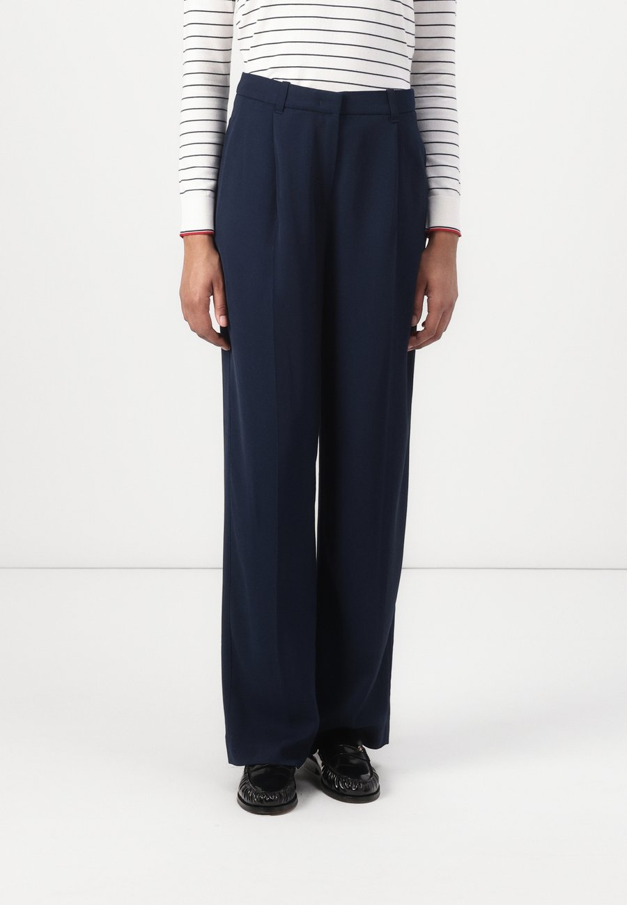 Брюки Tommy Hilfiger RELAXED STRAIGHT, Dark Night Navy/Dark Blue
Брюки Tommy Hilfiger RELAXED STRAIGHT, Dark Night Navy/Dark Blue