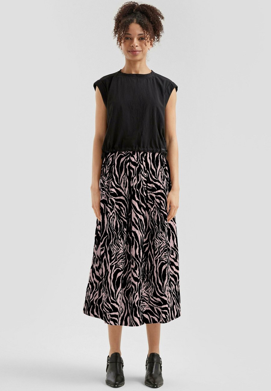 Юбка QS GEMUSTERTER MIDI, Schwarz/Mottled Black
Юбка QS GEMUSTERTER MIDI, Schwarz/Mottled Black