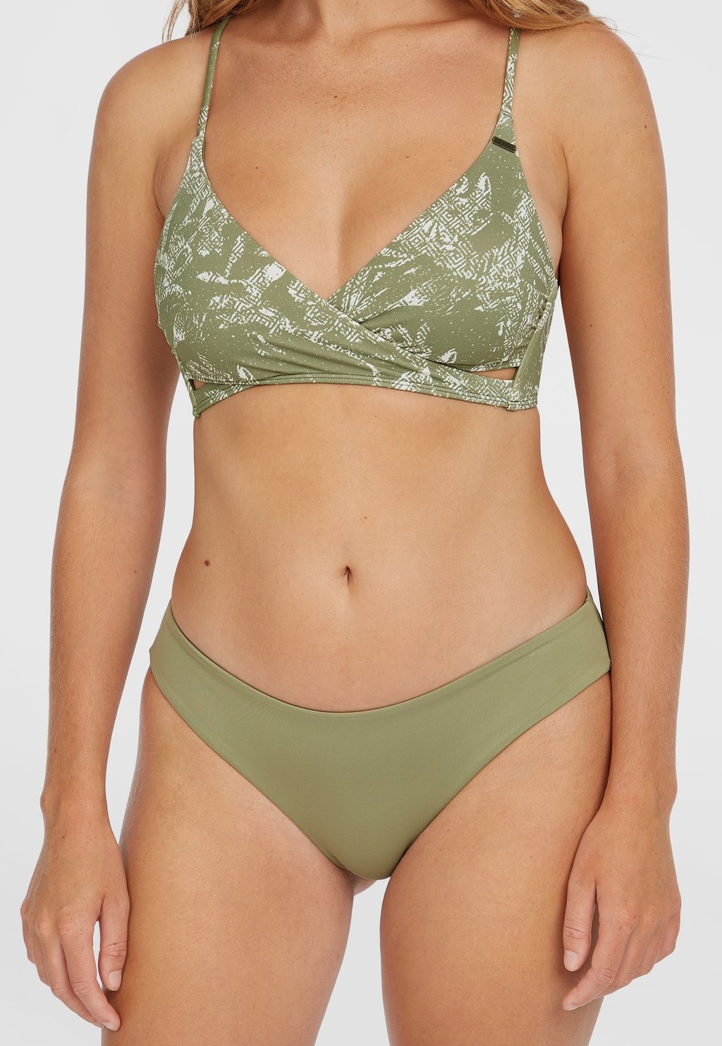 Плавки бикини MAOI O'Neill, цвет Avery Fern
Плавки бикини MAOI O'Neill, цвет Avery Fern
