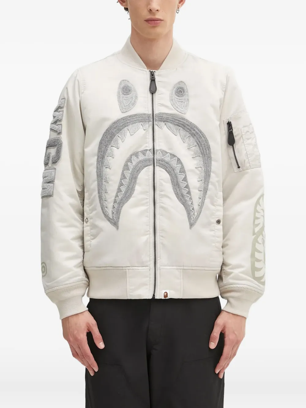 Бомбер с вышивкой A BATHING APE, белый
Бомбер с вышивкой A BATHING APE, белый