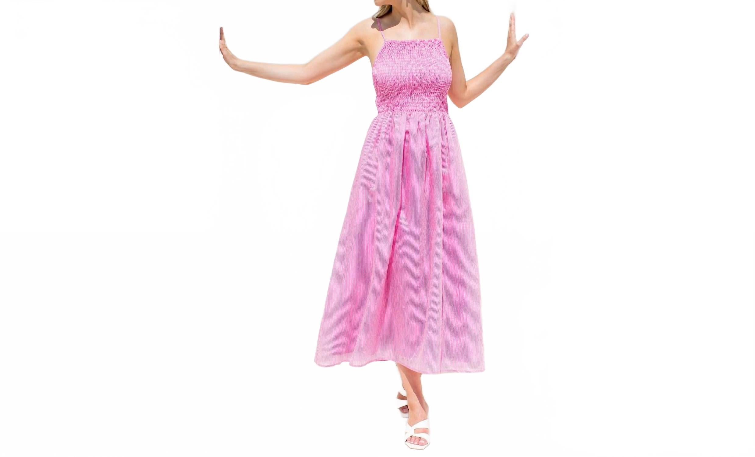 Бристольское платье со сборками в прохладных розово-белых тонах THML
Бристольское платье со сборками в прохладных розово-белых тонах THML