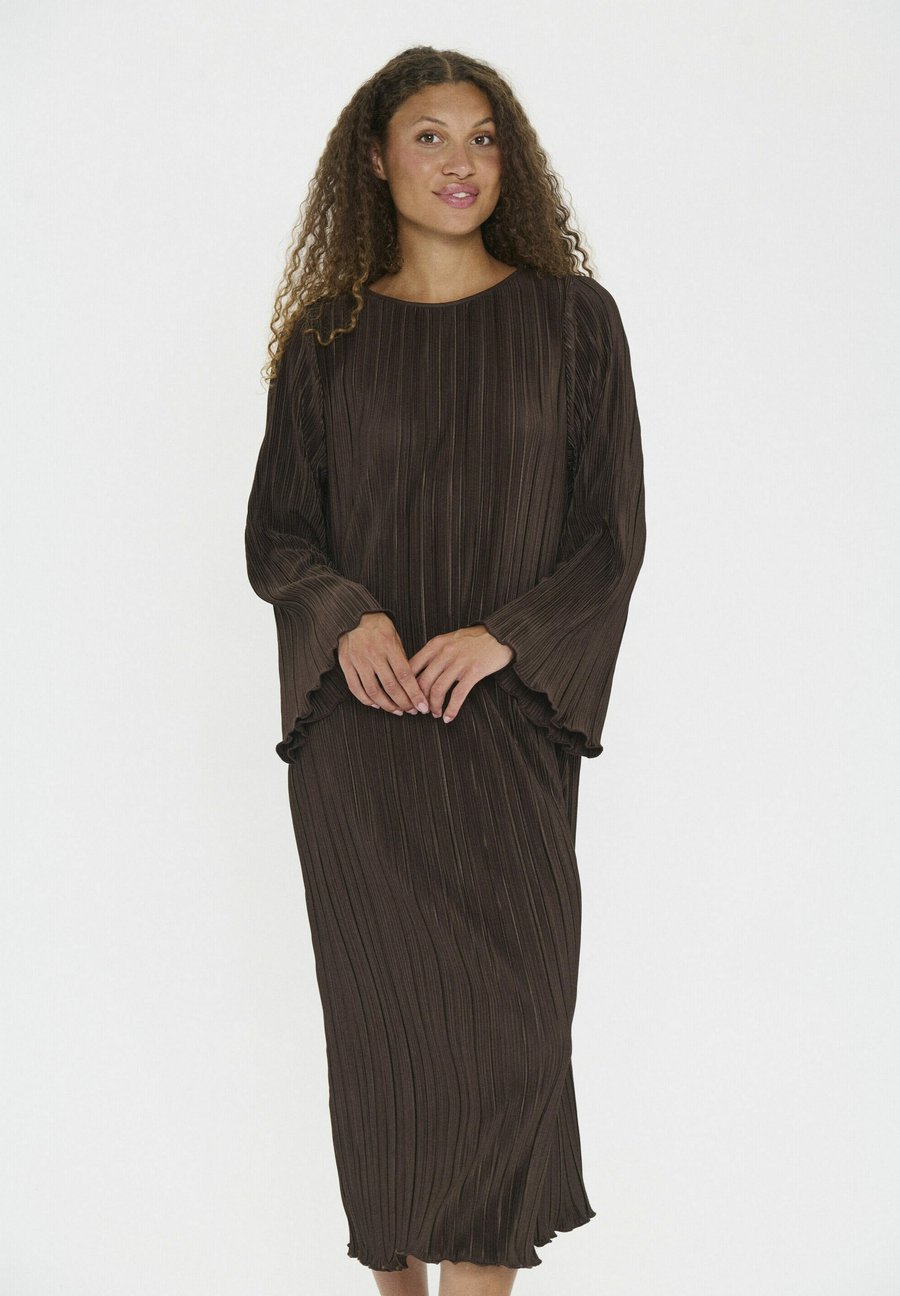 Платье Saint Tropez ZUNISZ, Dark Oak/Dark Brown
Платье Saint Tropez ZUNISZ, Dark Oak/Dark Brown