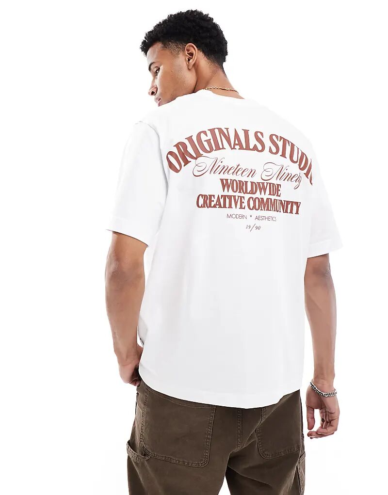 Футболка свободного кроя с фактурным принтом на спине белого цвета Jack & Jones
Футболка свободного кроя с фактурным принтом на спине белого цвета Jack & Jones