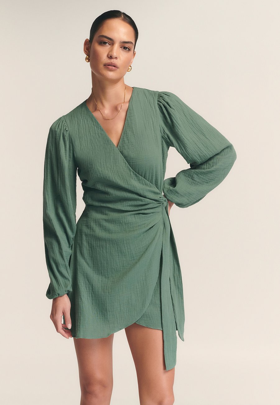 Платье ST MRLO DANA WRAP, Bottle Green/Green
Платье ST MRLO DANA WRAP, Bottle Green/Green