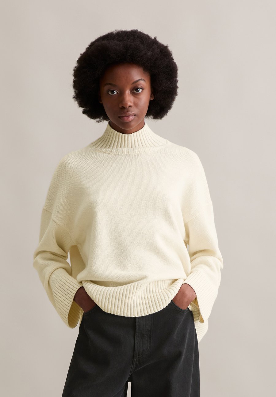 Джемпер Marc O'Polo DENIM TURTLE NECK LONGSLEEVE, White Blush/Off-White
Джемпер Marc O'Polo DENIM TURTLE NECK LONGSLEEVE, White Blush/Off-White