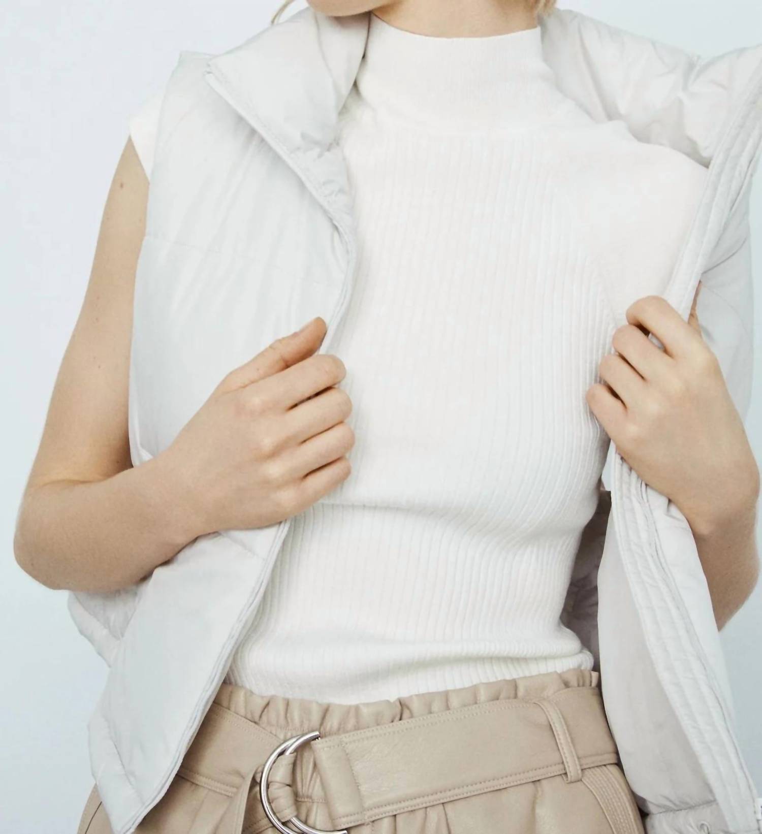 Приталенный трикотажный топ Lillian в цвете Off White MELISSA NEPTON
Приталенный трикотажный топ Lillian в цвете Off White MELISSA NEPTON