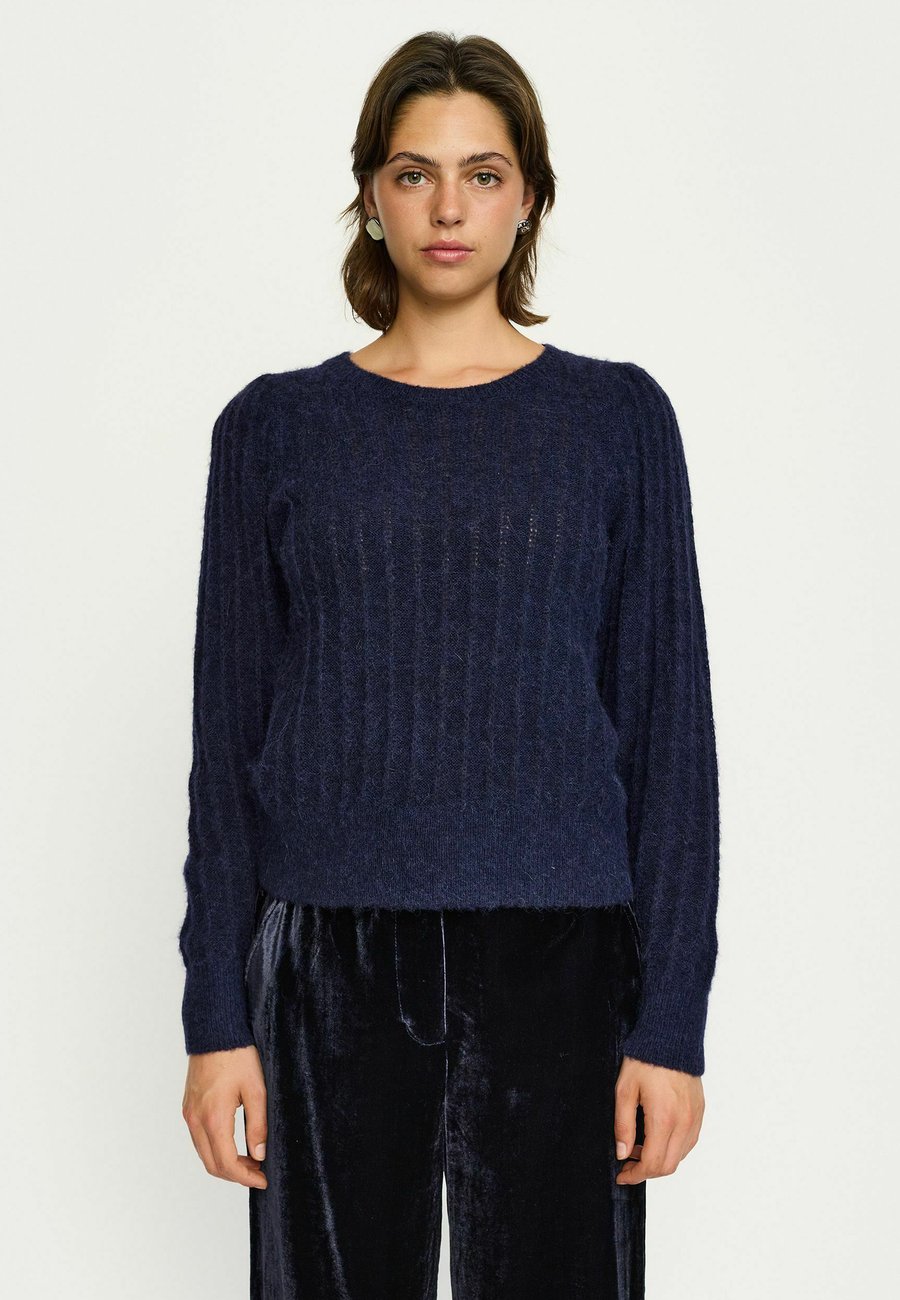 Джемпер Soft Rebels TONES , Overture/Dark Blue
Джемпер Soft Rebels TONES , Overture/Dark Blue