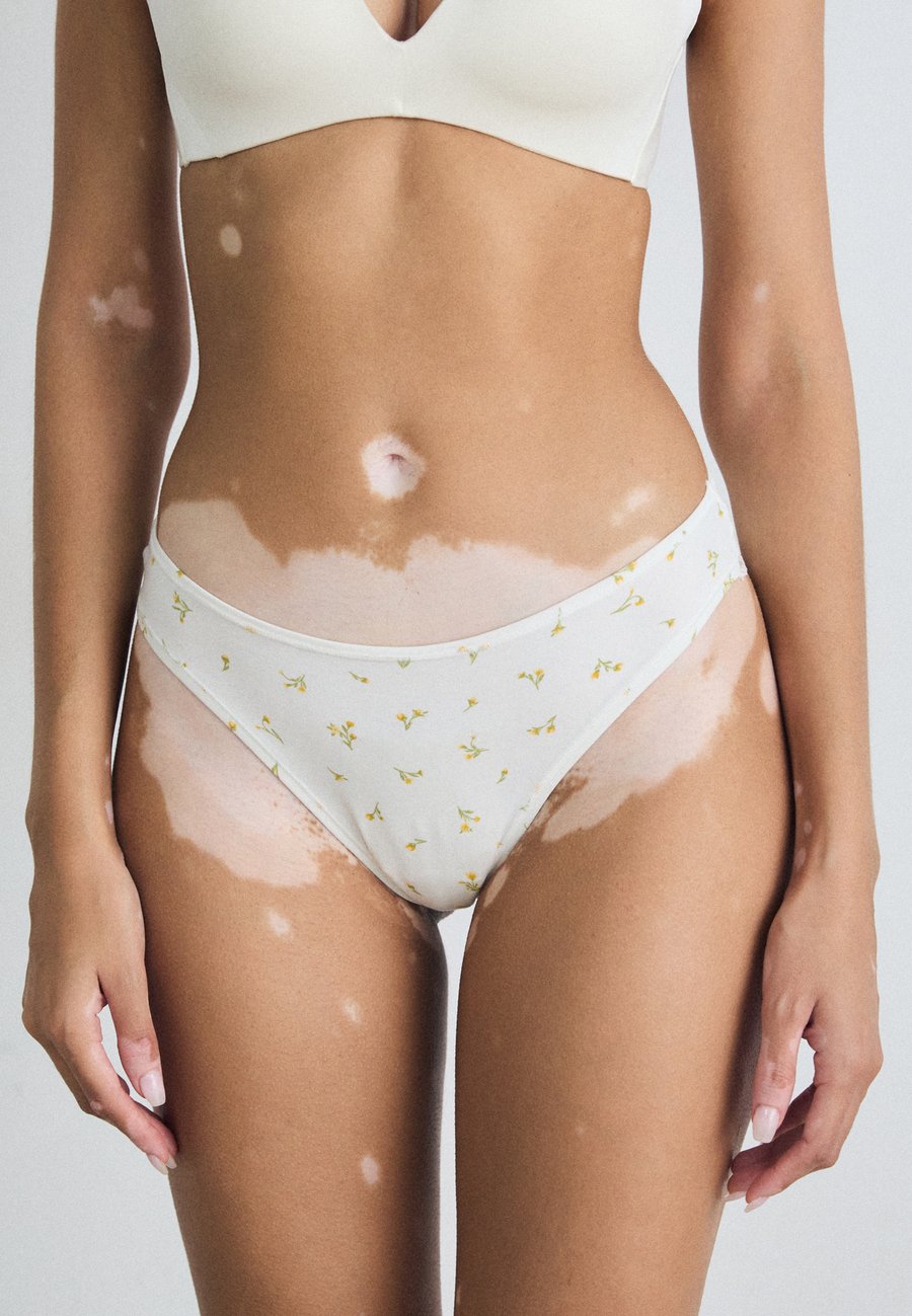 Брифы Lindex BRIEF WILMA BRAZILIAN , Light Dusty Yellow/Light Yellow
Брифы Lindex BRIEF WILMA BRAZILIAN , Light Dusty Yellow/Light Yellow