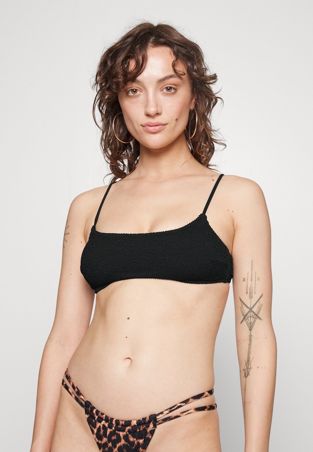Верх бикини LASCANA, черный
Верх бикини LASCANA, черный