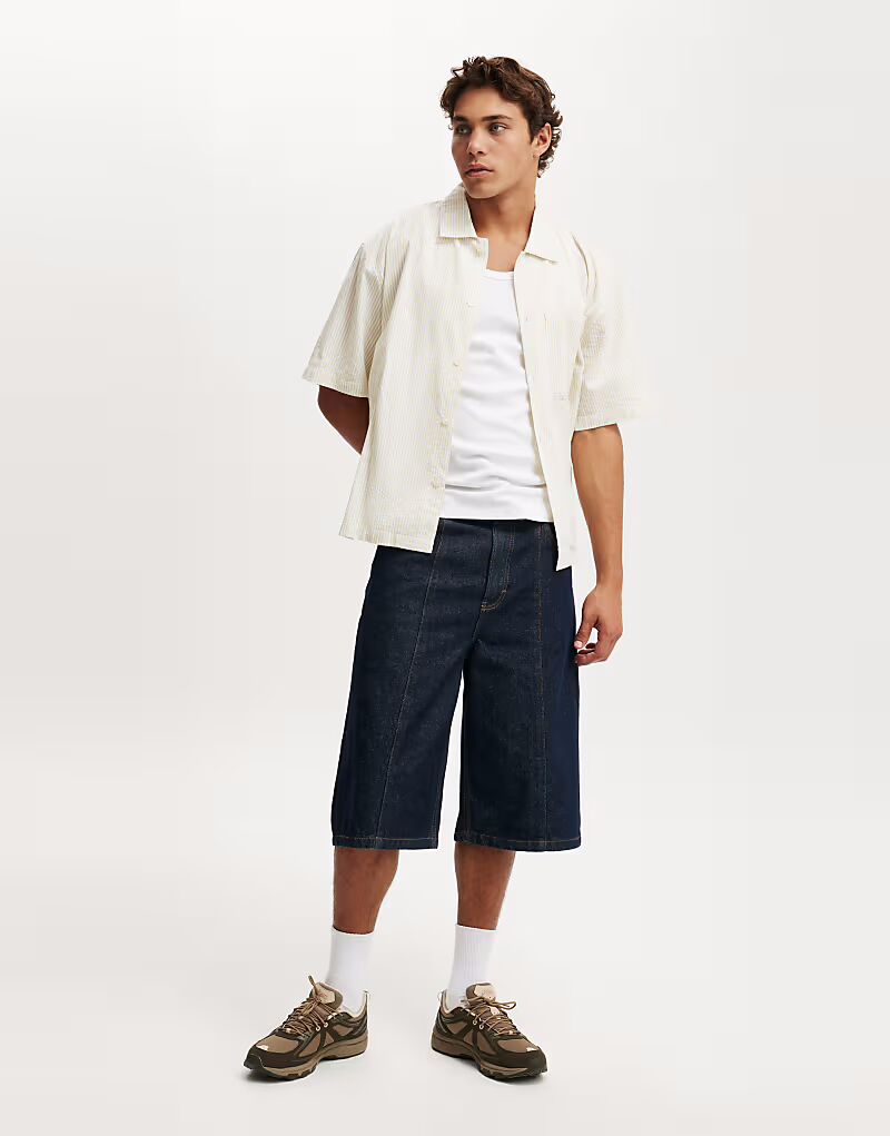 Cotton:On рубашка с короткими рукавами от On Ventura в полоску/принт
Cotton:On рубашка с короткими рукавами от On Ventura в полоску/принт