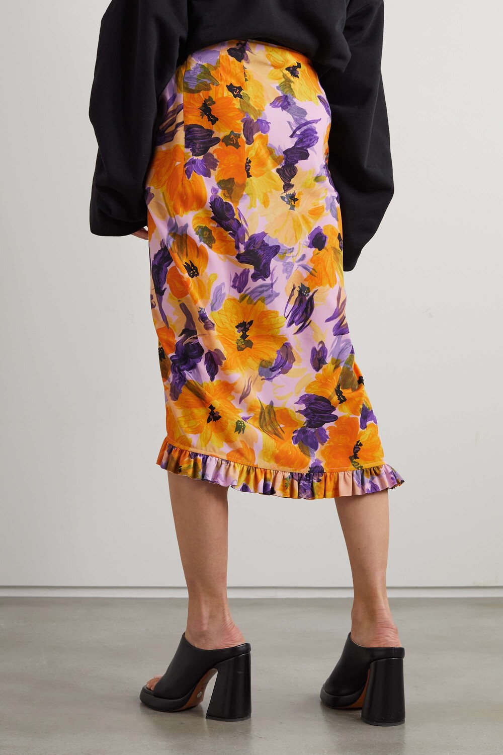 DRIES VAN NOTEN Юбка из крепа с оборками и цветочным принтом с эффектом запаха, сиреневый
DRIES VAN NOTEN Юбка из крепа с оборками и цветочным принтом с эффектом запаха, сиреневый