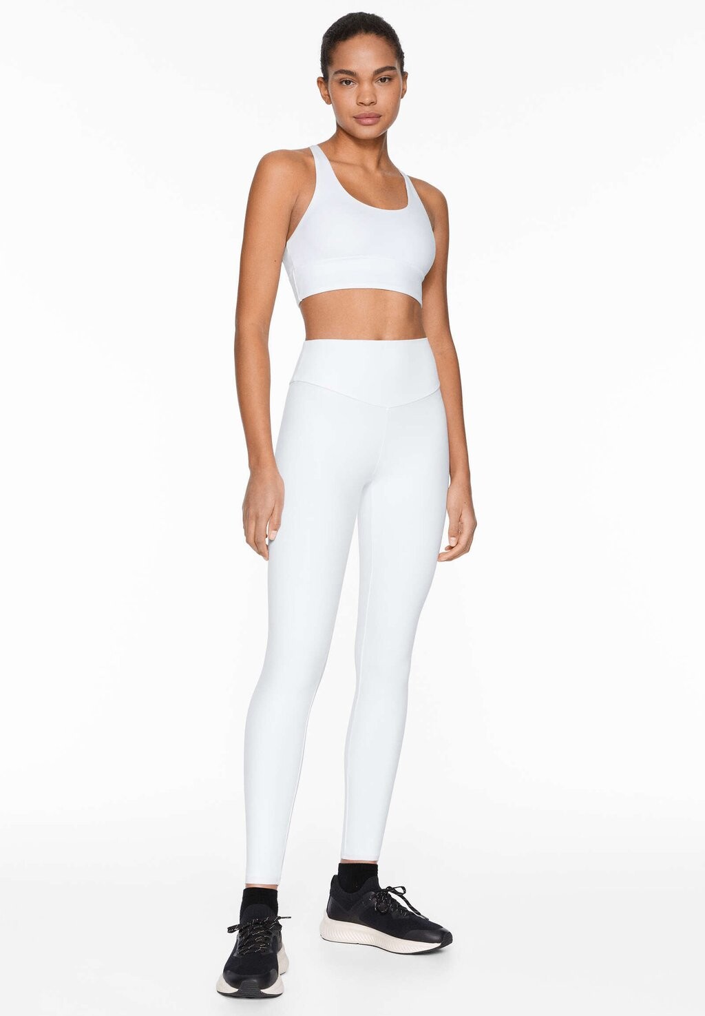 Спортивный бюстгальтер для легких видов спорта Comfortlux Strappy Back OYSHO, белый
Спортивный бюстгальтер для легких видов спорта Comfortlux Strappy Back OYSHO, белый