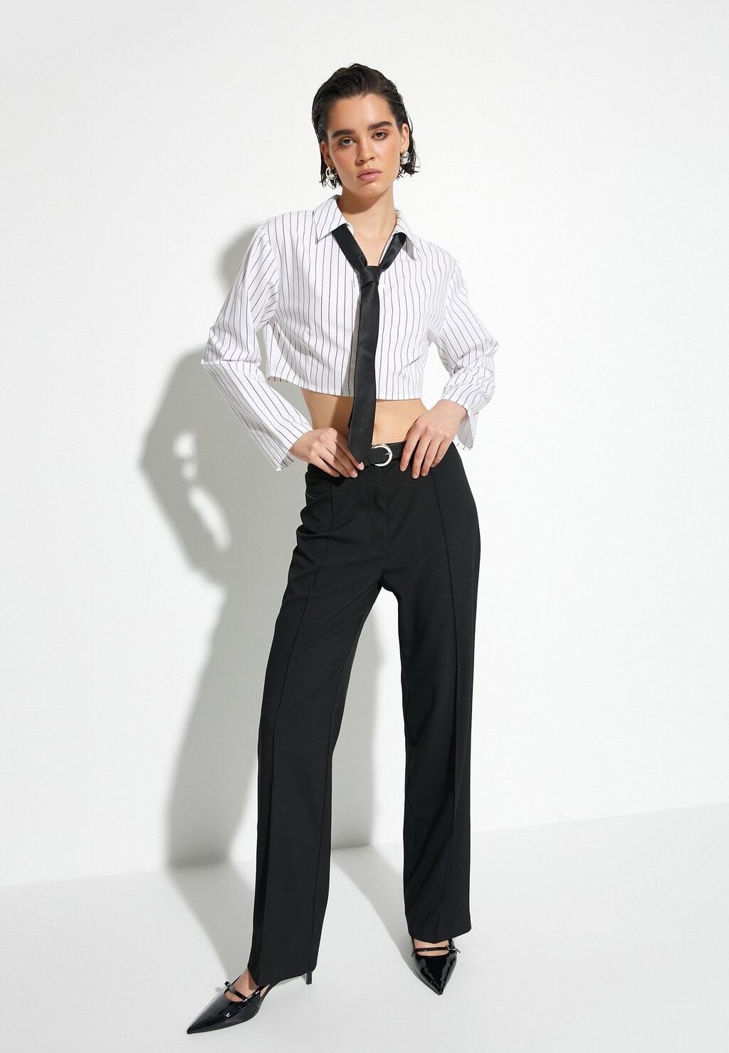 Блузка на пуговицах CLASSIC NECK LONG SLEEVE CROP Koton, черный
Блузка на пуговицах CLASSIC NECK LONG SLEEVE CROP Koton, черный