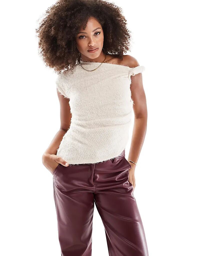 Пушистый трикотажный топ с перекрученными бретелями кремового цвета ASOS DESIGN
Пушистый трикотажный топ с перекрученными бретелями кремового цвета ASOS DESIGN