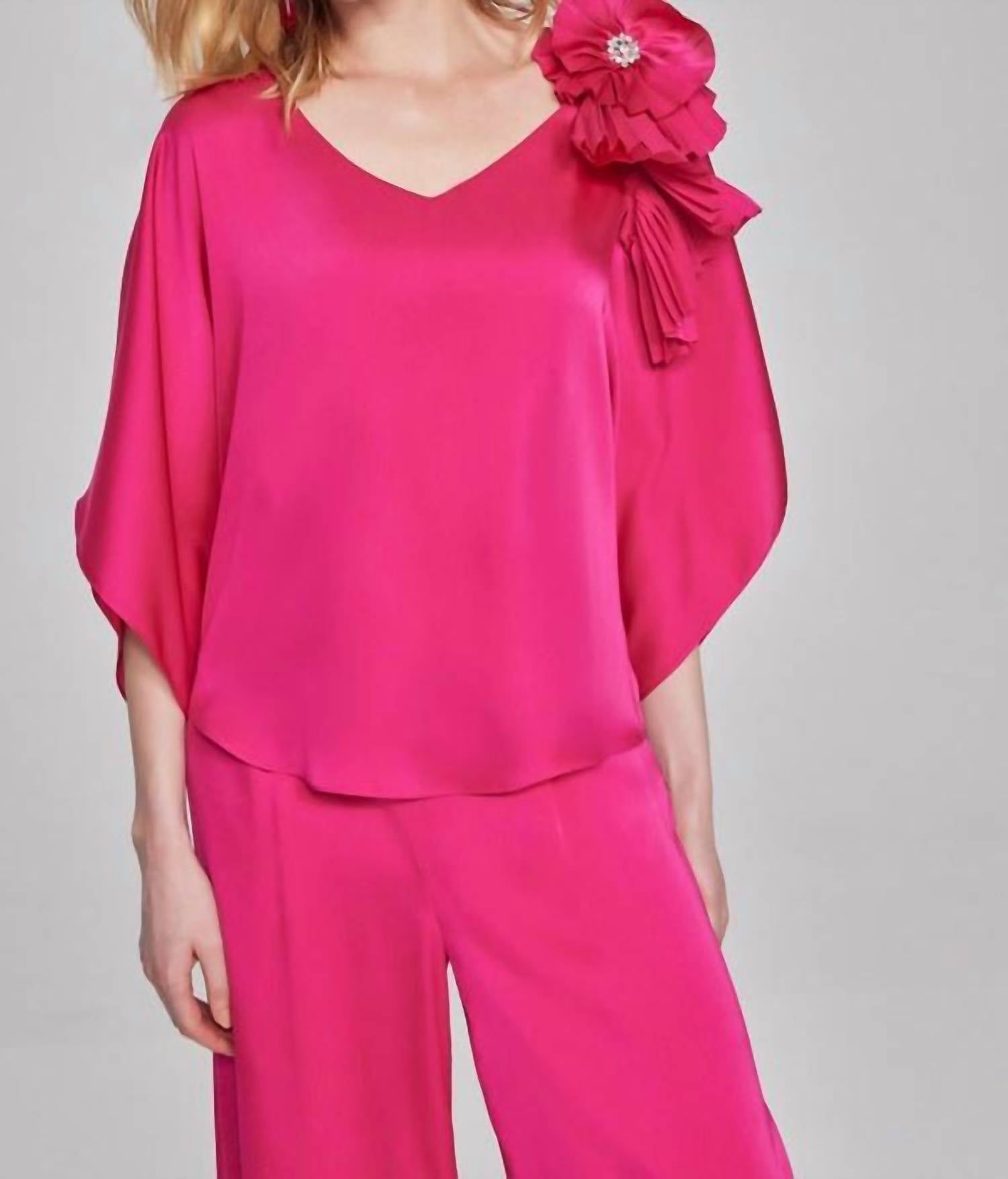 Топ с цветочным принтом в ярко-розовом цвете Joseph Ribkoff
Топ с цветочным принтом в ярко-розовом цвете Joseph Ribkoff