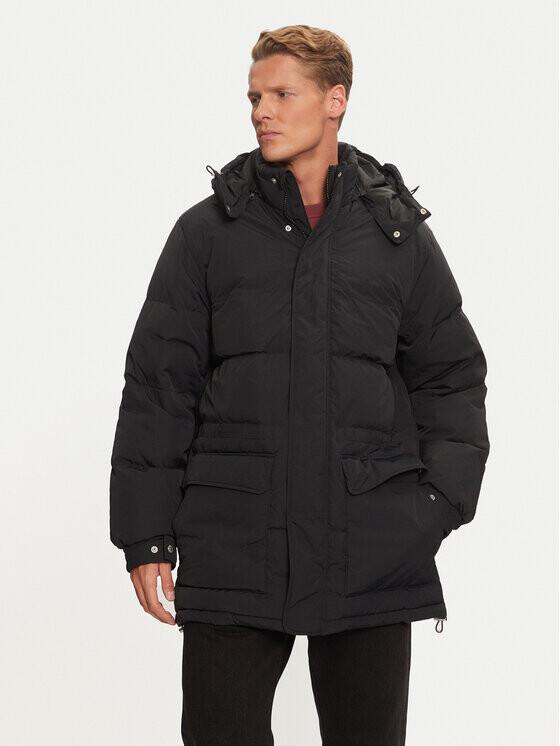 Пуховик стандартного кроя Levi'S, черный
Пуховик стандартного кроя Levi'S, черный