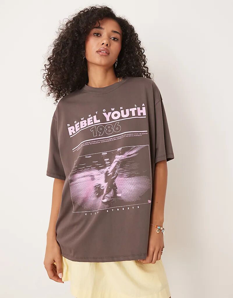 Футболка ASOS DESIGN оверсайз с принтом мятежников шоколадного цвета
Футболка ASOS DESIGN оверсайз с принтом мятежников шоколадного цвета