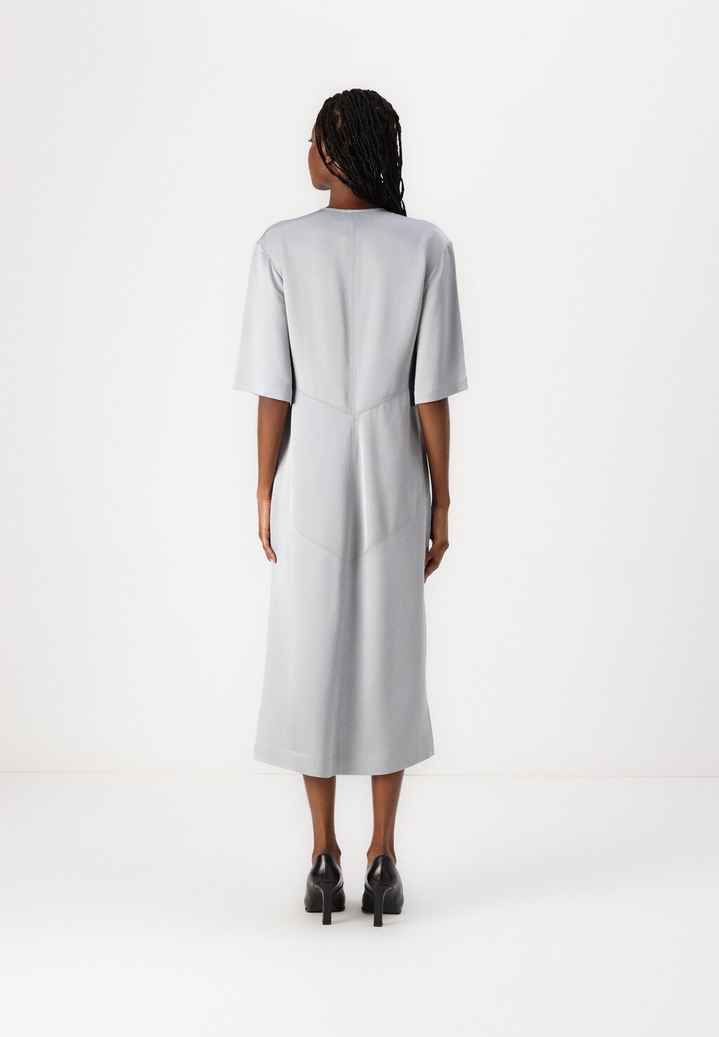Повседневное платье MICCA MODERN DAY Birger et Mikkelsen, серебристый
Повседневное платье MICCA MODERN DAY Birger et Mikkelsen, серебристый