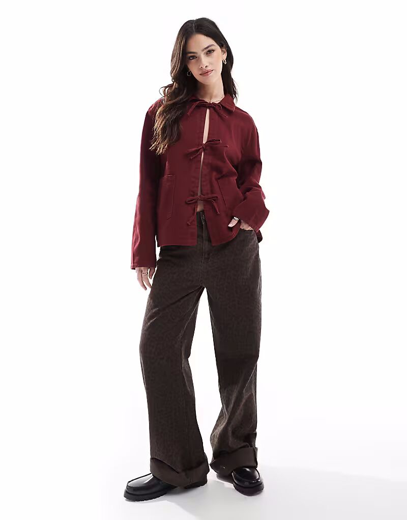 Джинсовая куртка с завязкой спереди ONLY бордового цвета
Джинсовая куртка с завязкой спереди ONLY бордового цвета