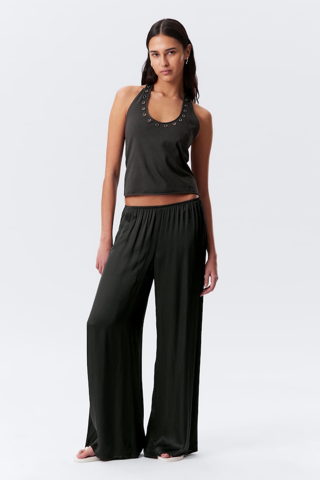 Широкие брюки из драпированного атласа Weekday, серый
Широкие брюки из драпированного атласа Weekday, серый