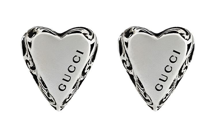 Серьги-гвоздики с гравировкой в виде сердца GUCCI, серебро
Серьги-гвоздики с гравировкой в виде сердца GUCCI, серебро