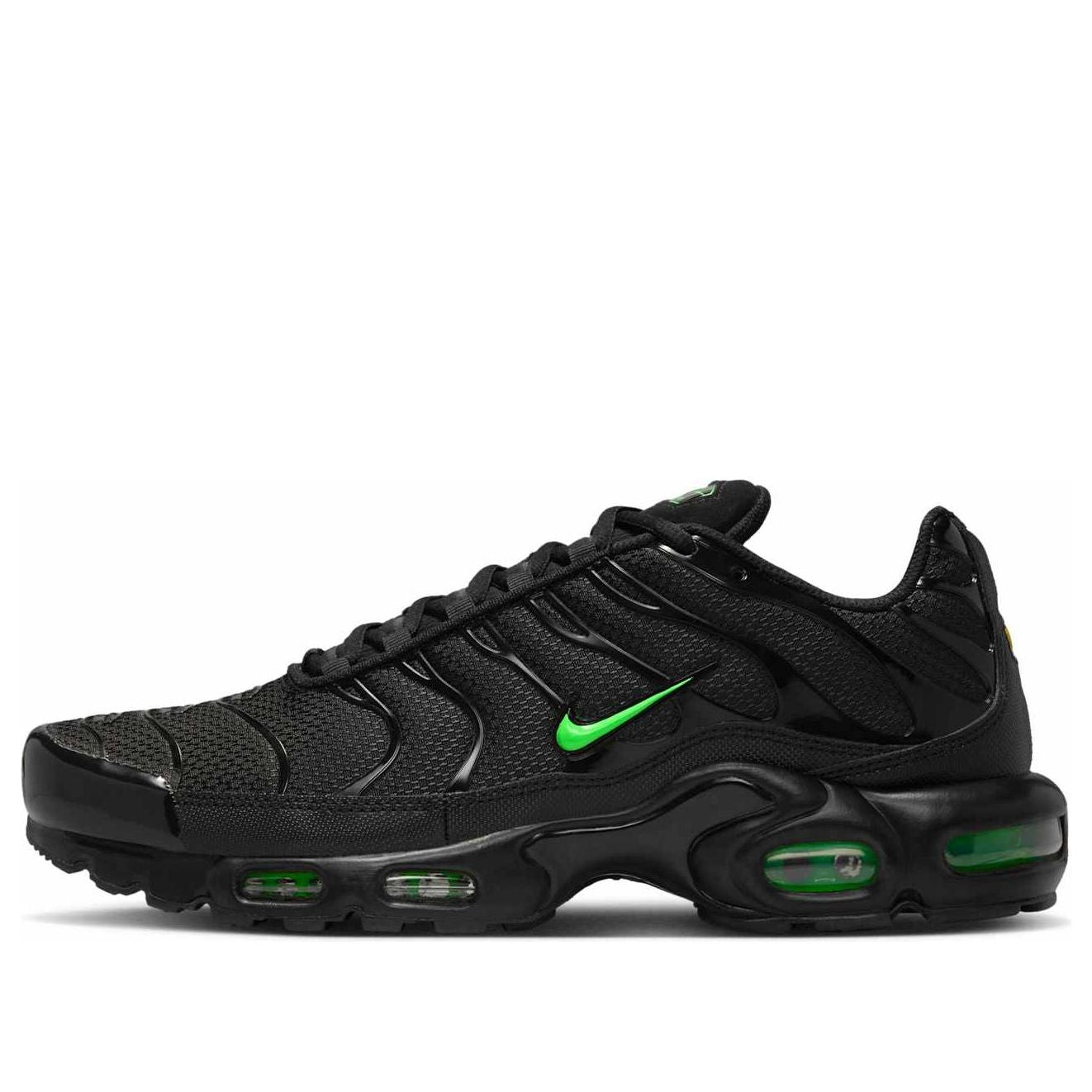 Кроссовки Nike Air Max Plus 'Black Green Strike'
Кроссовки Nike Air Max Plus 'Black Green Strike'