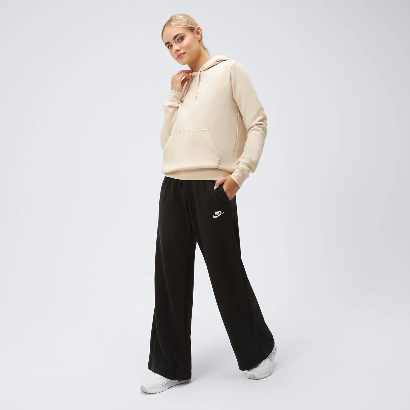 Свитшот Nike с капюшоном, бежевый
Свитшот Nike с капюшоном, бежевый