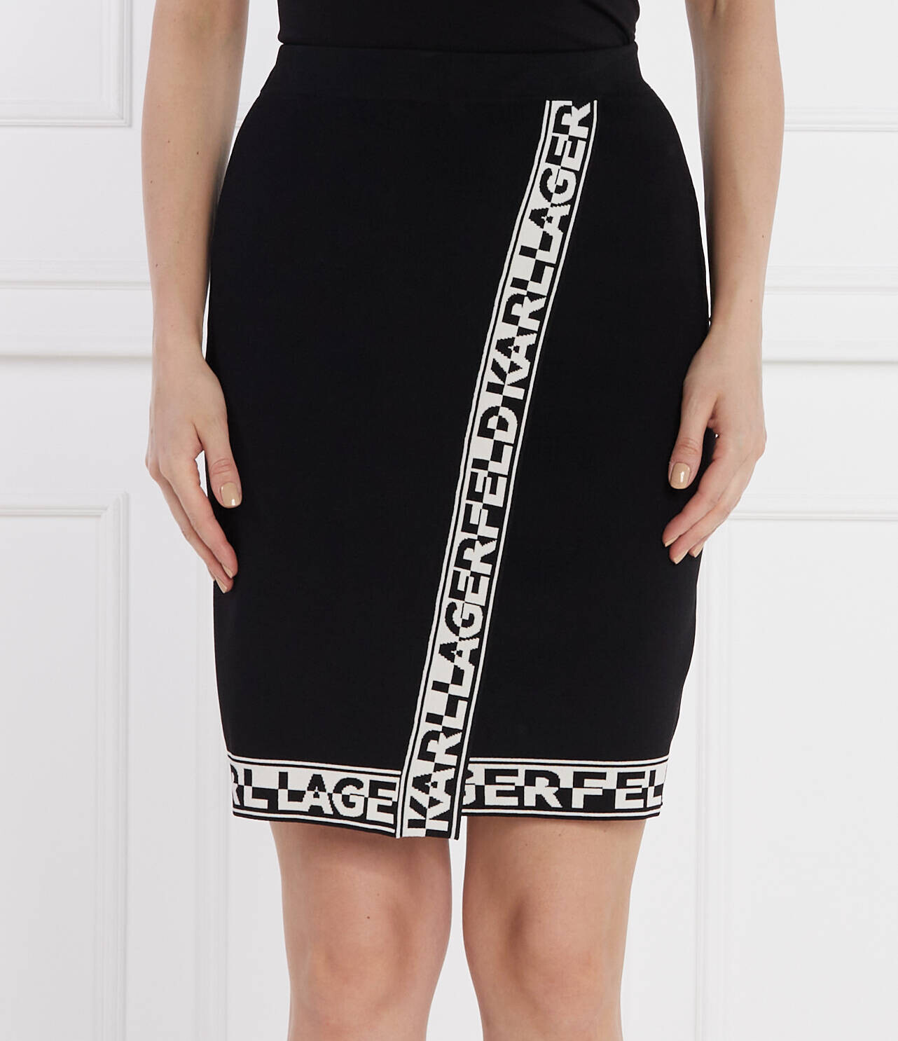 Юбка Karl Lagerfeld, черный
Юбка Karl Lagerfeld, черный