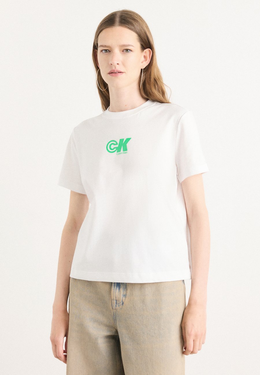 Футболка Calvin Klein Jeans Print T-shirt, Brilliant White/White, Белый, Футболка Calvin Klein Jeans Print T-shirt, Brilliant White/White
Футболка Calvin Klein Jeans Print T-shirt, Brilliant White/White, Белый, Футболка Calvin Klein Jeans Print T-shirt, Brilliant White/White