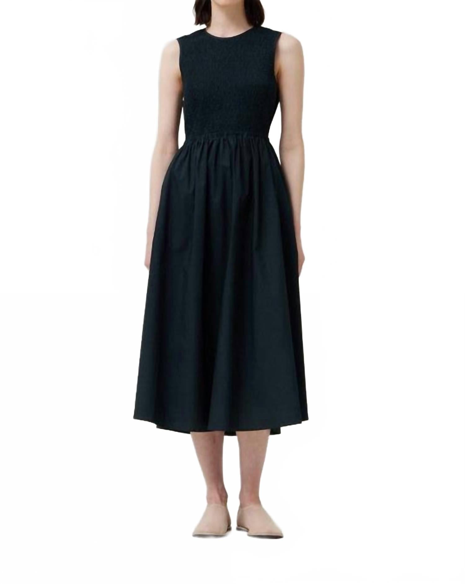 Черное платье без рукавов с завязками на спине GRADE & GATHER
Черное платье без рукавов с завязками на спине GRADE & GATHER