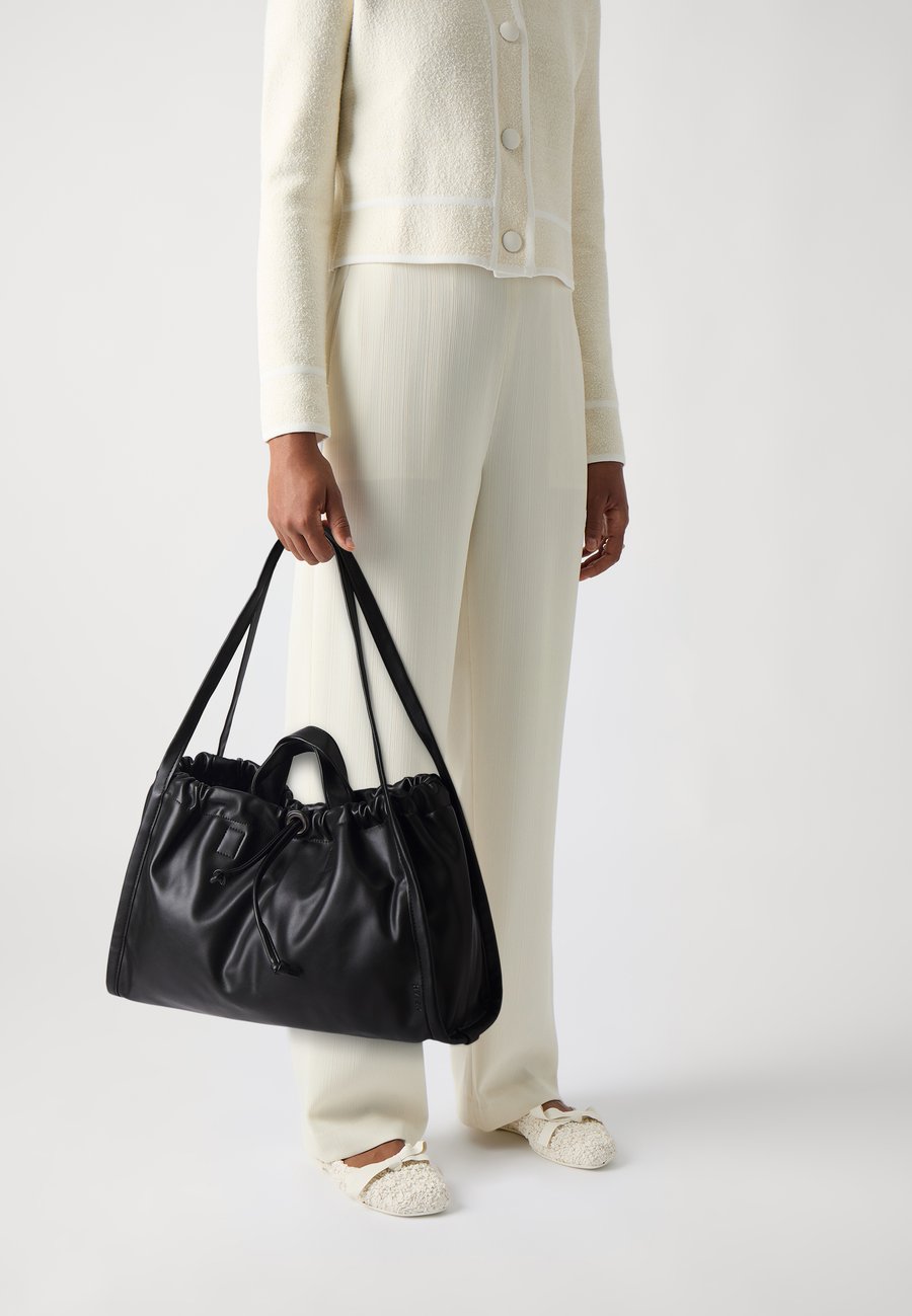 Сумка-шоппер HVISK SAGE MEDIUM SOFT STRUCTURE, Black
Сумка-шоппер HVISK SAGE MEDIUM SOFT STRUCTURE, Black